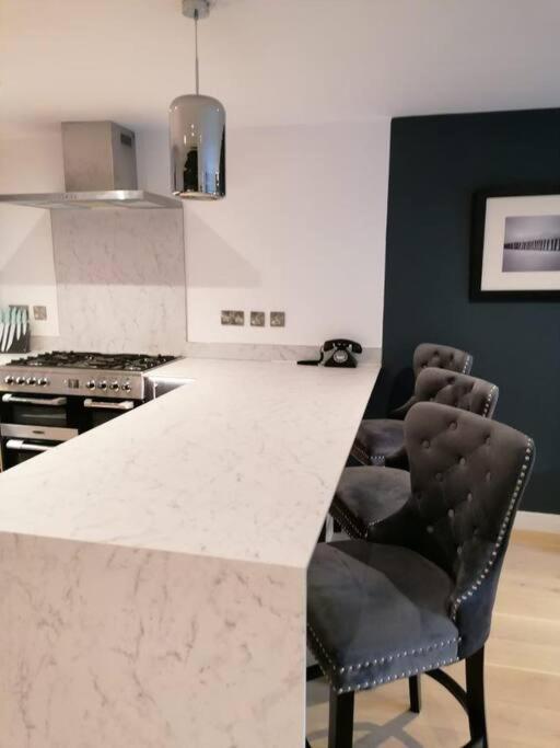 Apartmán New Town House With *Free Allocated Parking* Hove Exteriér fotografie