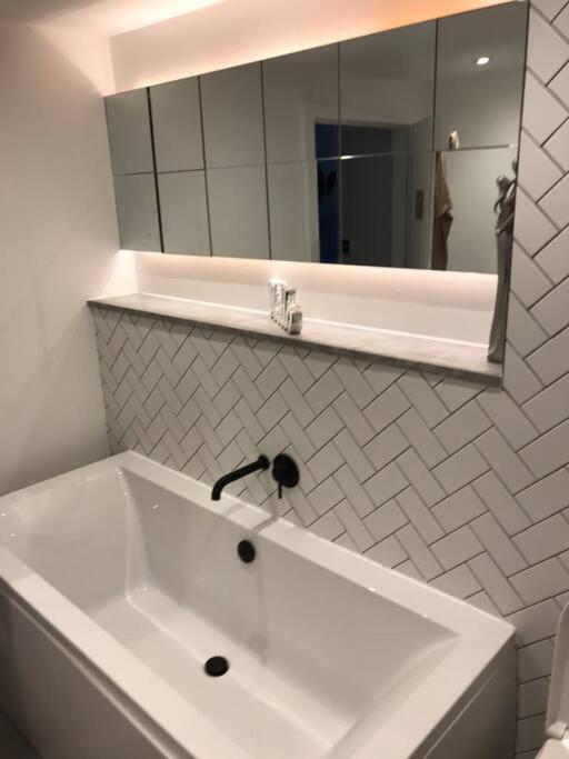Apartmán New Town House With *Free Allocated Parking* Hove Exteriér fotografie
